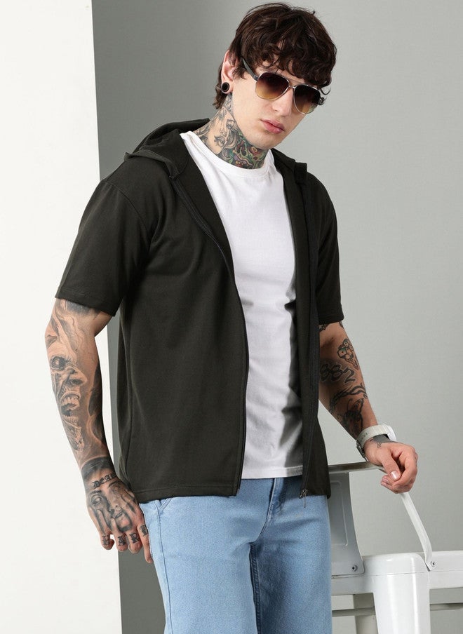 Own The Looks تي شيرت بقلنسوة قطن خالص للرجال بتصميم عصري - Image 1